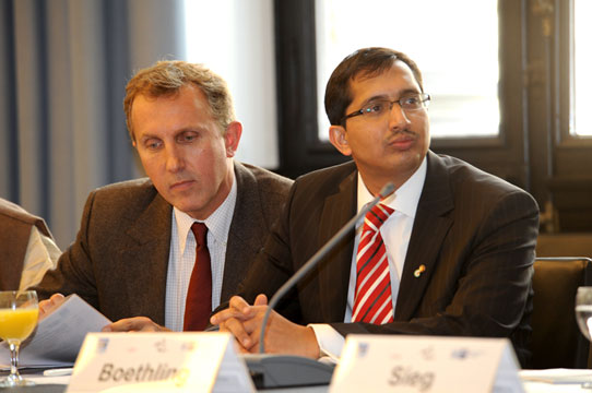 Dr. Stephan Buse and Rajnish Tiwari (Grassroots Symposium, Hamburg, 20.10.2011)